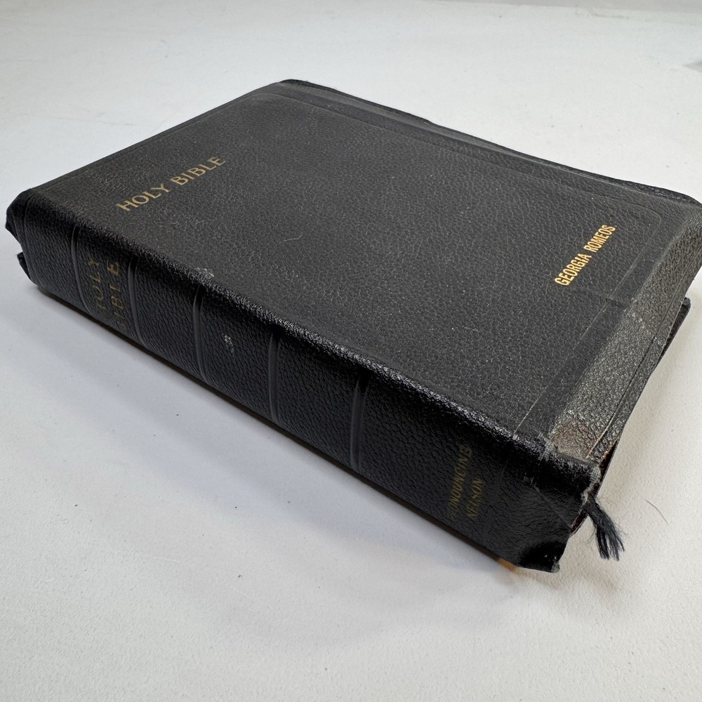 Holy Bible Old & New Testaments King James Pronouncing Version - Nelson's Series